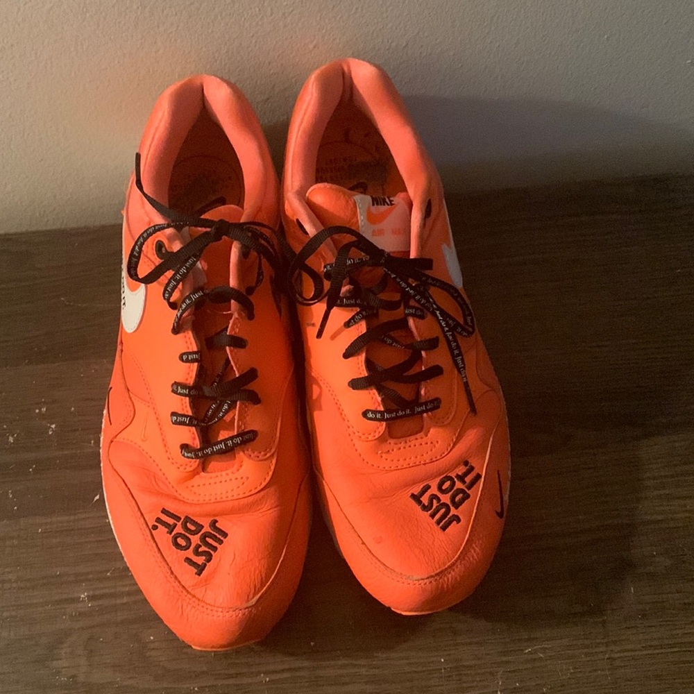 Orange low-top Nike’s